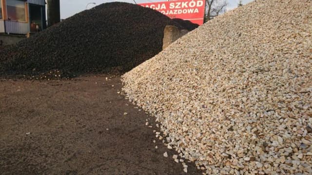 Ile waży 1m3 żwiru 16 32? Odkryj, jak wilgotność wpływa na wagę Ile waży 1m3 żwiru 16 32? Odkryj, jak wilgotność wpływa na wagę