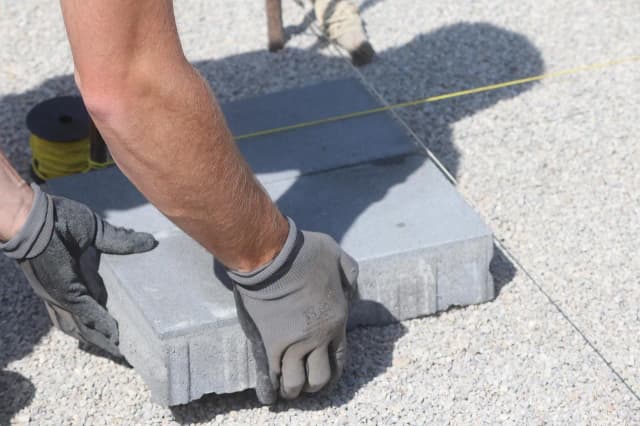 Jaki żwir pod kostkę? Wybierz najlepszy materiał na trwałą nawierzchnię Jaki żwir pod kostkę? Wybierz najlepszy materiał na trwałą nawierzchnię