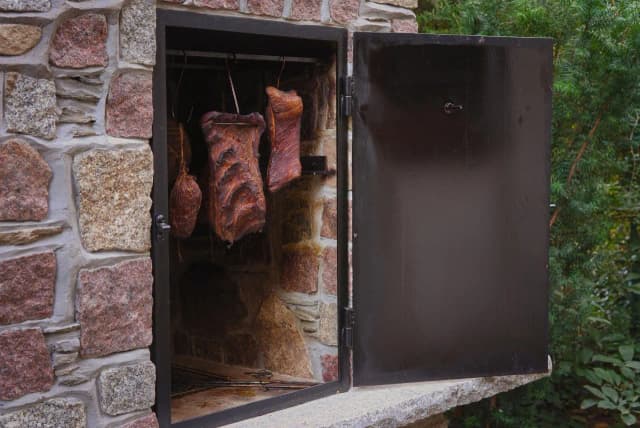 Jaką cegłę na wędzarnię wybrać, aby uniknąć błędów budowlanych? Jaką cegłę na wędzarnię wybrać, aby uniknąć błędów budowlanych?