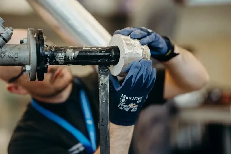 Monter izolacji przemysłowych na czym polega – kluczowe informacje o pracy Monter izolacji przemysłowych na czym polega – kluczowe informacje o pracy