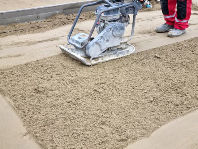 Piasek czy żwir pod kostkę: co wybrać, aby uniknąć problemów? Piasek czy żwir pod kostkę: co wybrać, aby uniknąć problemów?