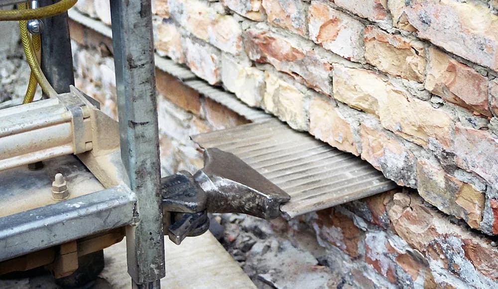 Jak zrobić izolację poziomą w starym budynku, aby uniknąć wilgoci? Jak zrobić izolację poziomą w starym budynku, aby uniknąć wilgoci?