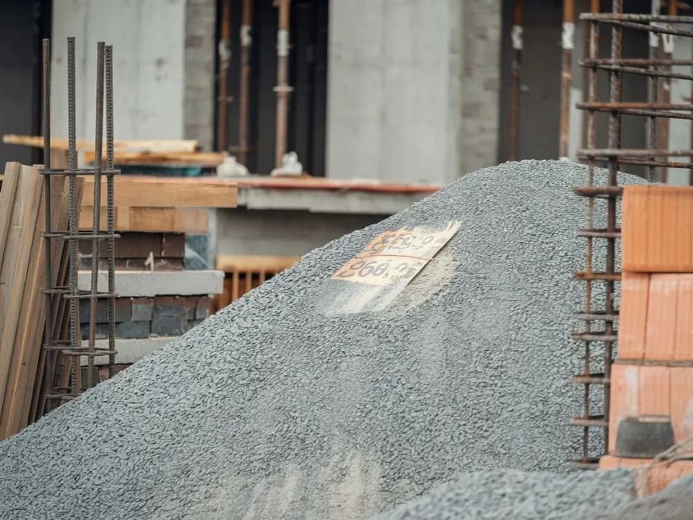 Ile kosztuje tona żwiru do betonu? Sprawdź aktualne ceny i różnice Ile kosztuje tona żwiru do betonu? Sprawdź aktualne ceny i różnice